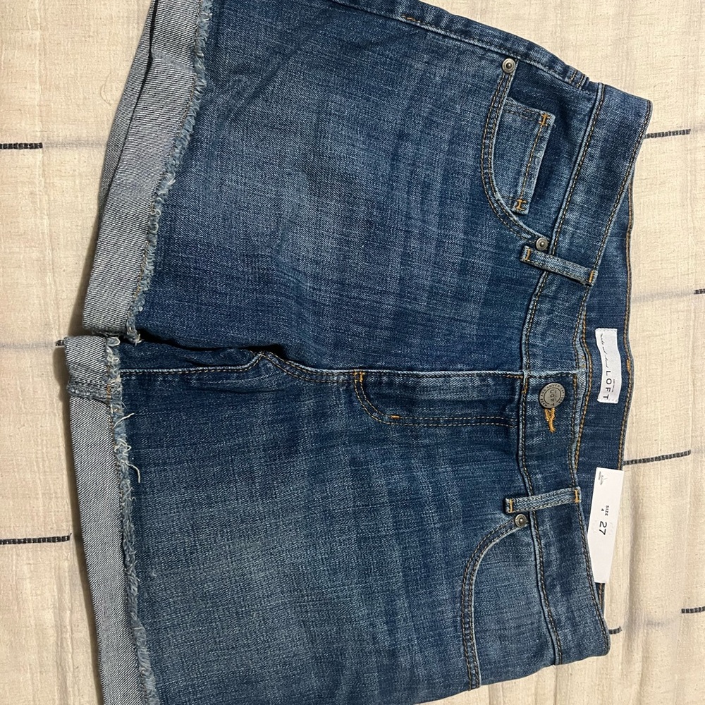 Women’s Loft Shorts size 27/4 NWT